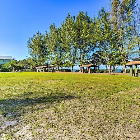 Bradenton Beach Escape Steps To Ocean And Bay!